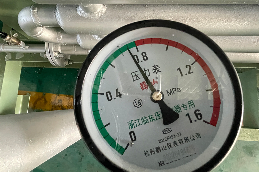 Unidade quadrada de produção de hidrogênio por decomposição de amônia