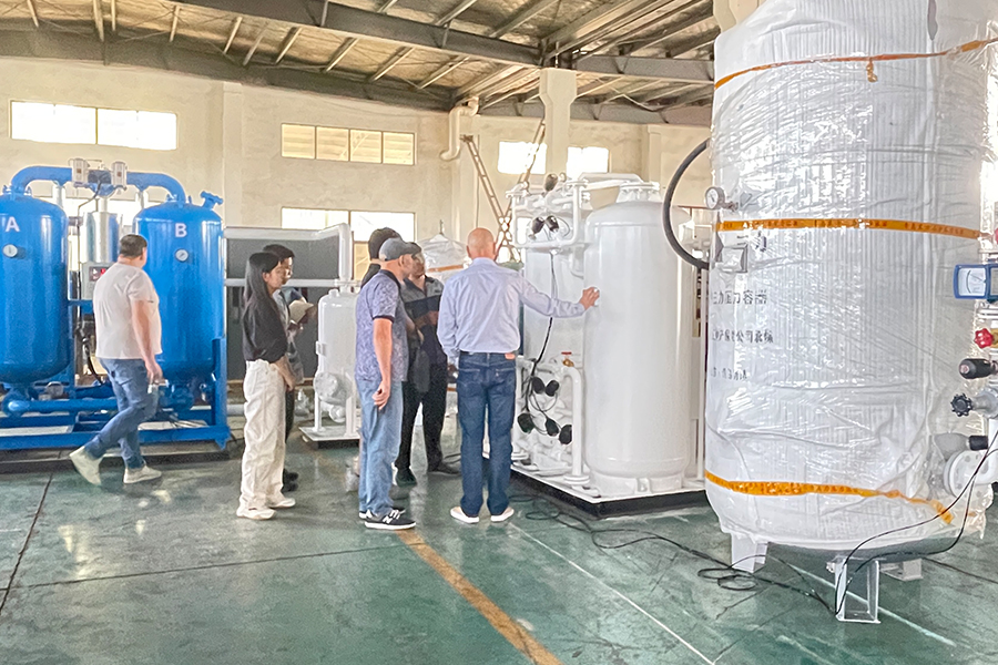 Clientes russos visitam nossa fábrica para avaliar a excelente qualidade do gerador de nitrogênio
