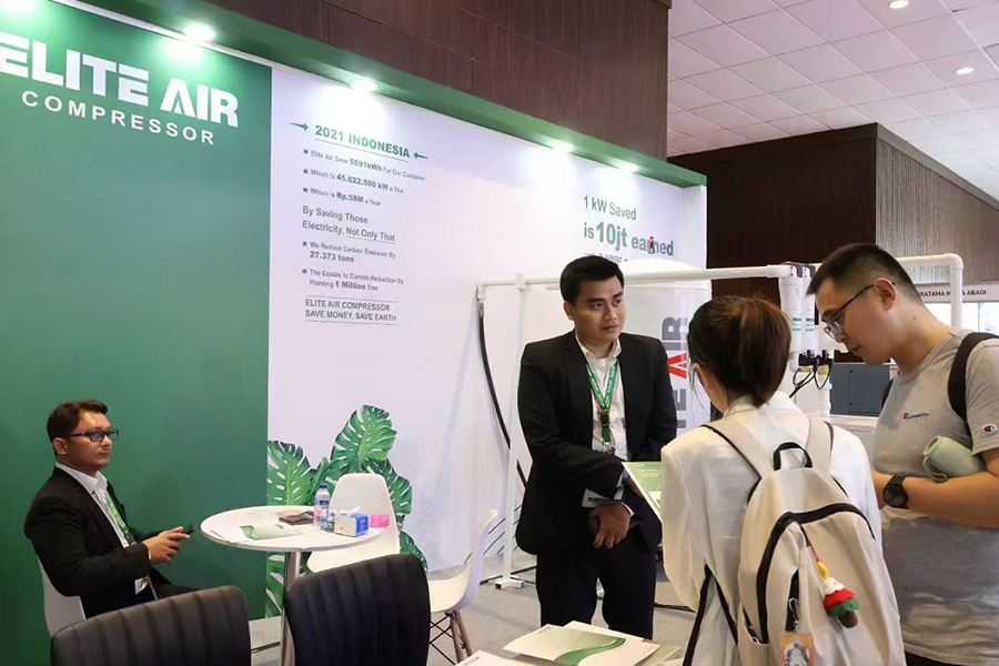 Gerente de negócios de comércio exterior de Jiangsu Luoming visitou a Exposição Manufacturing Indonesia