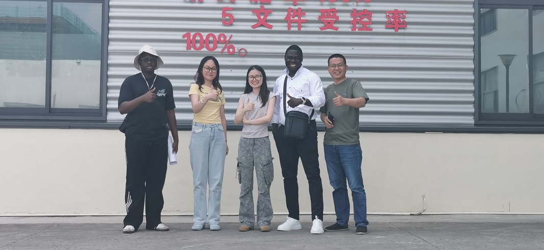 Clientes de Burkina Faso assinam pedido após visitar nossa base de fabricação de geradores de oxigênio e nitrogênio